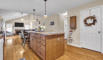 65 Pelican Dr, Bayville, NJ 08721