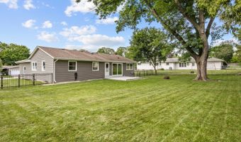 517 S Hubbard St, Algonquin, IL 60102