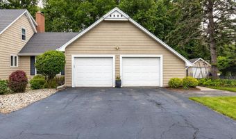 11 MEADOWBROOK Ct, Appleton, WI 54914