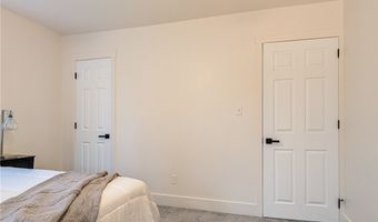 1872 Pickle Rd, Akron, OH 44312