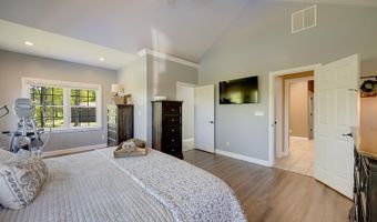 5120 Country Hills Dr, Aurora, IN 47001