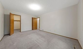 5214 148th St W, Apple Valley, MN 55124
