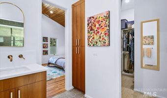 2921 N Arran Ct, Boise, ID 83702