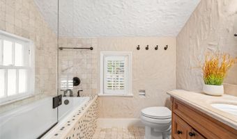 732 EDGEWATER Dr, Orlando, FL 32804