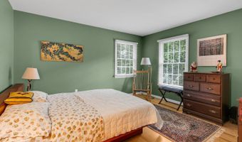 44 Tall Tree Rd, Middletown, NJ 07748