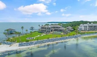 732 PEAKES POINT Dr, Gulf Breeze, FL 32561