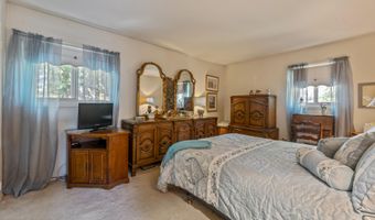 26 Warren Dr, Aberdeen, NJ 07747