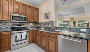 315 Old River Rd 6, Lincoln, RI 02838