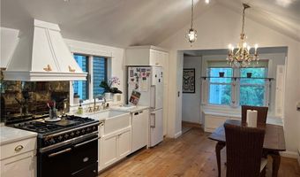 49 Sanford Ave, North Kingstown, RI 02852