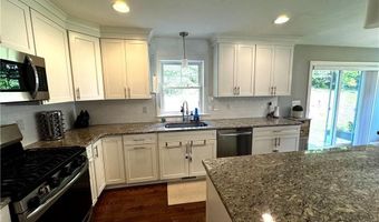 37 Iroquois Rd, Cumberland, RI 02864