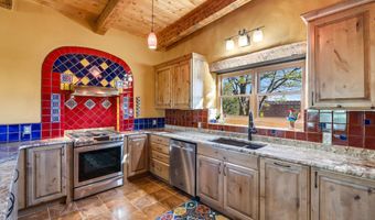 174 Hondo Seco Rd, Arroyo Hondo, NM 87513