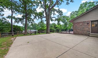 404 Oakmont Cir, Ballwin, MO 63011