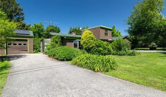 142 Honeyman Ave, Middletown, RI 02842