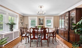 121 Commonwealth Ave, Warwick, RI 02886