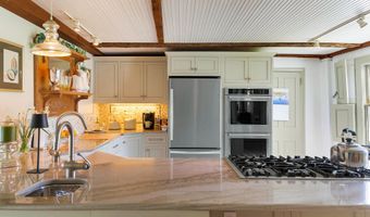 16 US-1, Falmouth, ME 04105