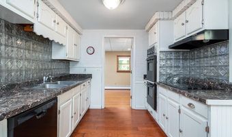 19 Waldron Ave, North Kingstown, RI 02852