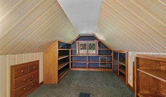 21 Foxhill Ave, Bristol, RI 02809