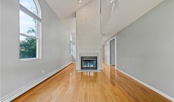 24 Smith St, Lincoln, RI 02865