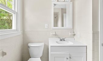4 Ellsworth St, Warwick, RI 02886