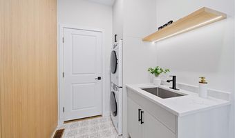 27 Soar Way, Newport, RI 02840