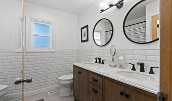 325 W GREENFIELD Ave, Algoma, WI 54201