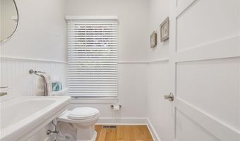 42 Camden Rd, Narragansett, RI 02882