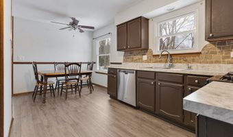 820 Red Coach Ln, Algonquin, IL 60102