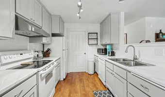 2214 McCall Dr, Ashland, OR 97520