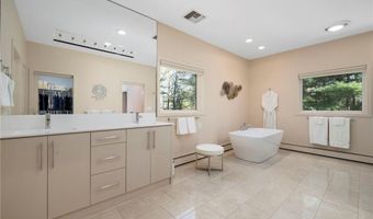 29 Dennell Dr, Lincoln, RI 02865