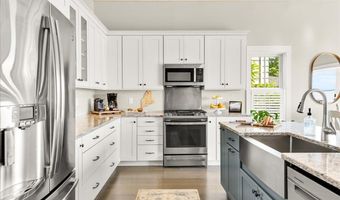 48 Ocean St, Belfast, ME 04915