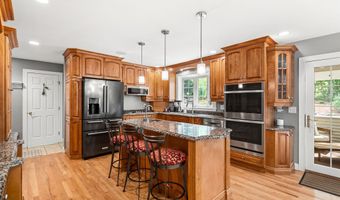 60 Camelot Dr, Bedford, NH 03110