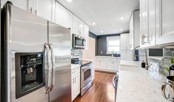 7306 WAYNE Dr, Annandale, VA 22003