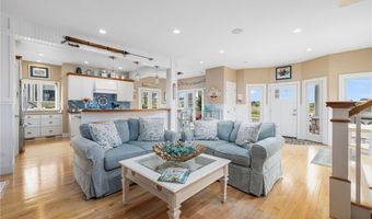 439 Wandsworth St, Narragansett, RI 02882