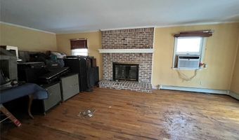 94 Carman Pl, Amityville, NY 11701