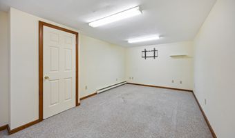 14 Colonial Ct, Cheshire, CT 06410