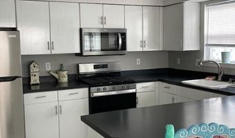 32 Toppinglift Dr, Bayville, NJ 08721