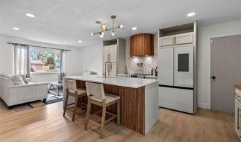 690 S Newark Ct, Aurora, CO 80012