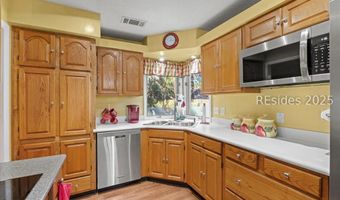 31 Chesterfield Lake Dr, Beaufort, SC 29906