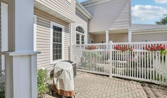 3354 N Stone Creek Cir, Madison, WI 53719