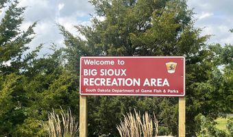 2908 N Oak Rd, Brandon, SD 57005