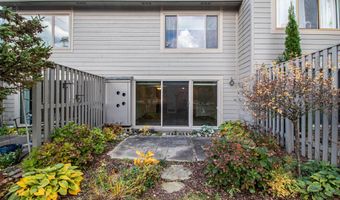 614 Peninsula Ct, Ann Arbor, MI 48105