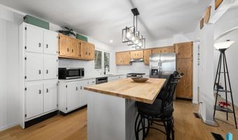 1121 S Splitrock Blvd, Brandon, SD 57005