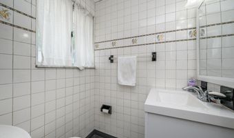 701 Beach Ave, Beachwood, NJ 08722