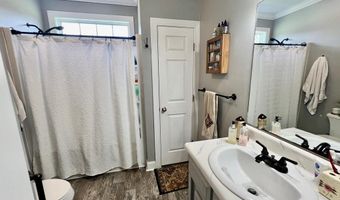 24 Robert Day Rd, Adel, GA 31620