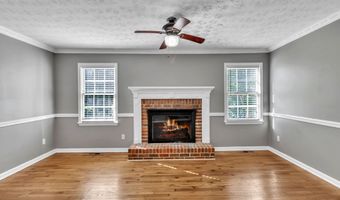 125 Lake Picketts Dr, Acworth, GA 30101