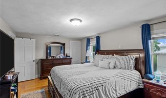 690 Killingly St, Johnston, RI 02919