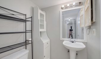 98- A N BEDFORD St #A, Arlington, VA 22201