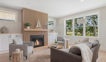 5 Braeburn Cir, Cranston, RI 02921