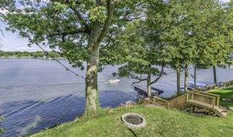 1548 Lake Holiday Dr, Hainesville, IL 60548