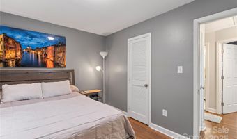 1914 Bonnie Ln, Charlotte, NC 28213
